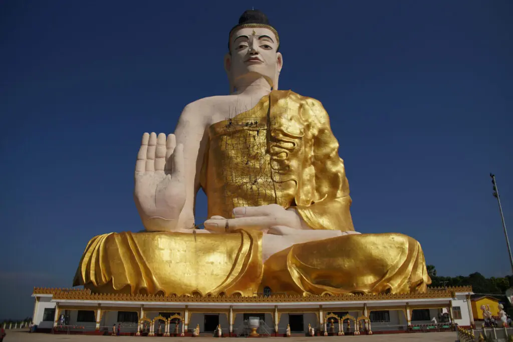 Der große Buddha beim Golden Rock in Myanmar