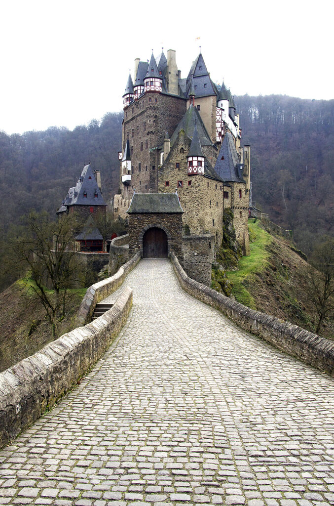 Burg Eltz am frühen Morgen