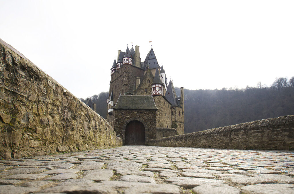Burg Eltz am frühen Morgen