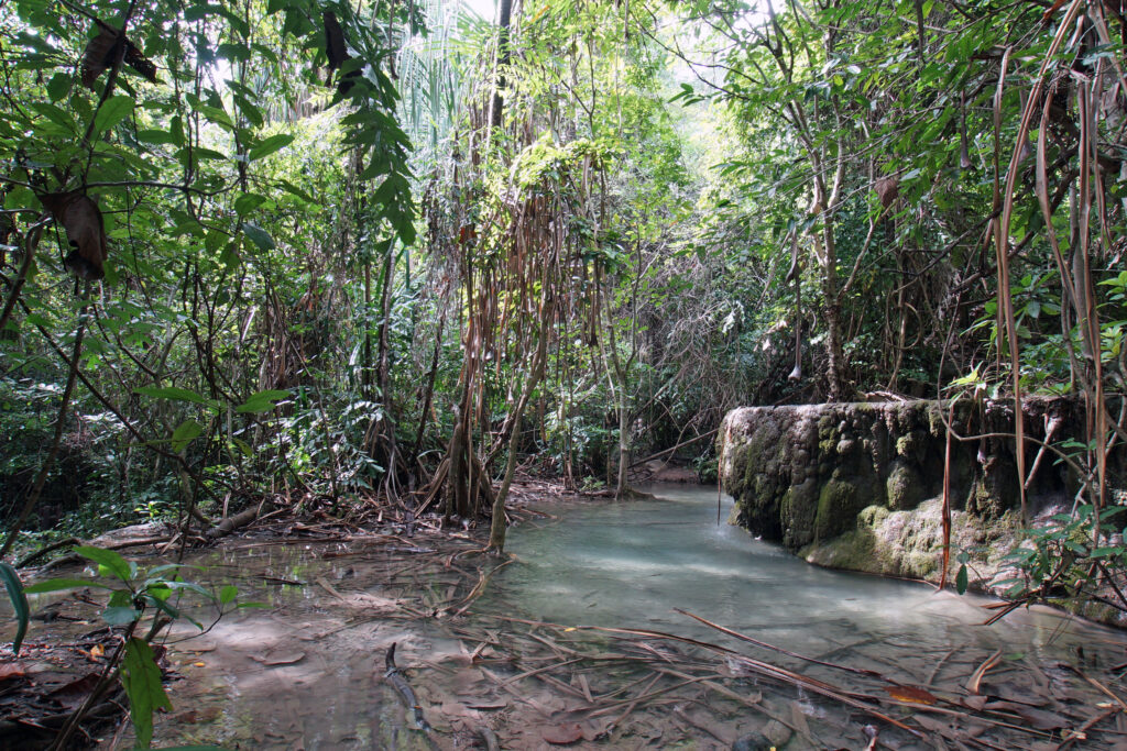 Wasserfälle im Erawan Nationalpark in Kanchanaburi in Thailand