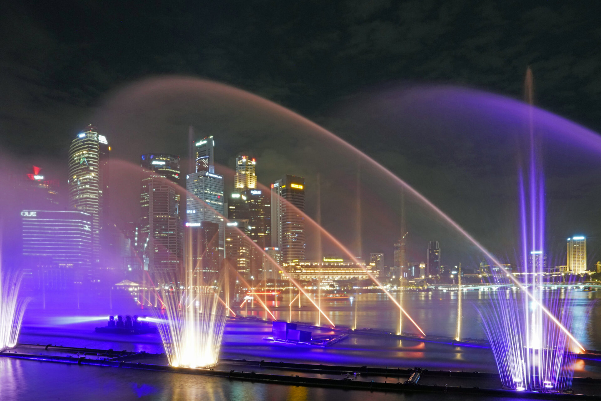 Die Licht- und Wassershow Spektra ist ein Musst-See in Singapur
