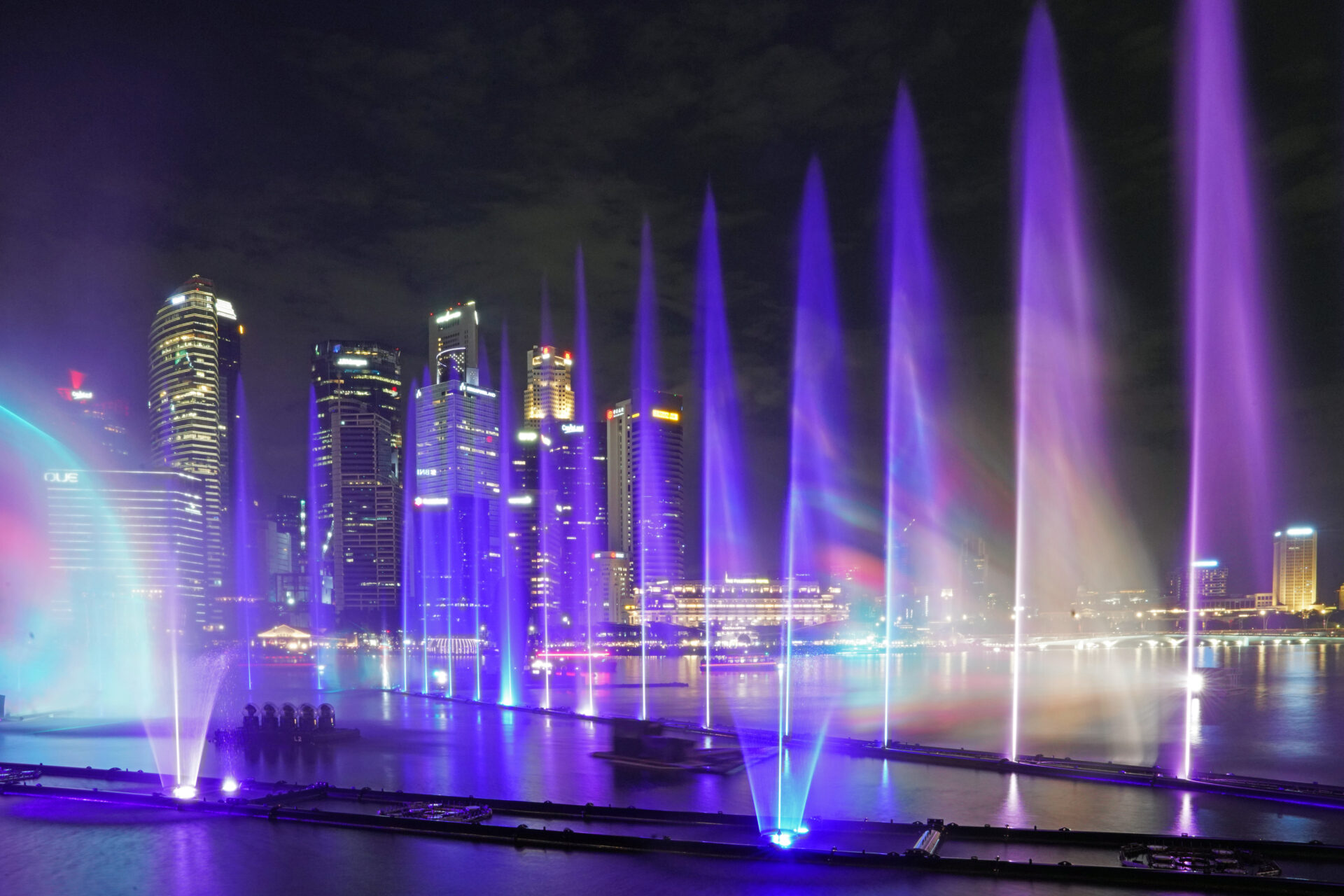 Die Licht- und Wassershow Spektra ist ein Musst-See in Singapur