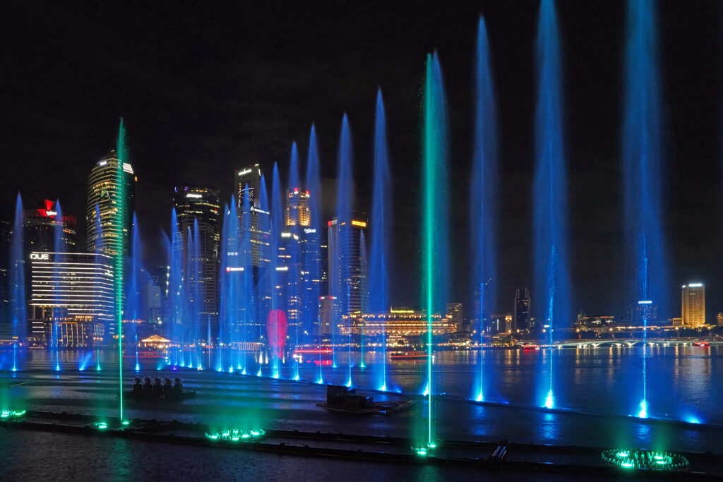 Die Licht- und Wassershow Spektra ist ein Musst-See in Singapur