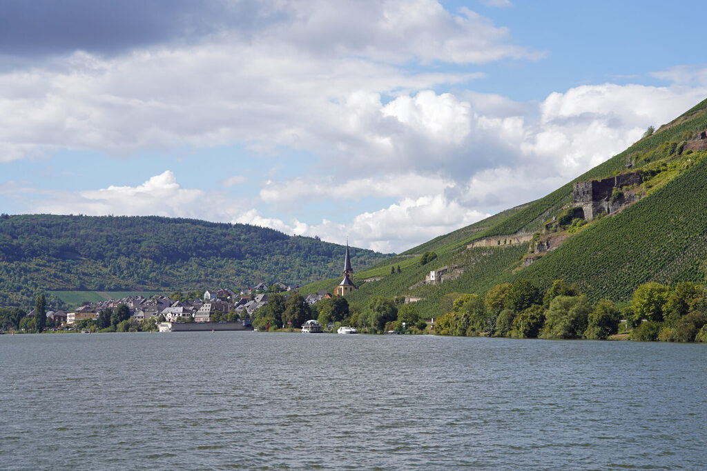 Schifffahrt auf der Mosel zwischen Kröv und Bernkastel-Kues