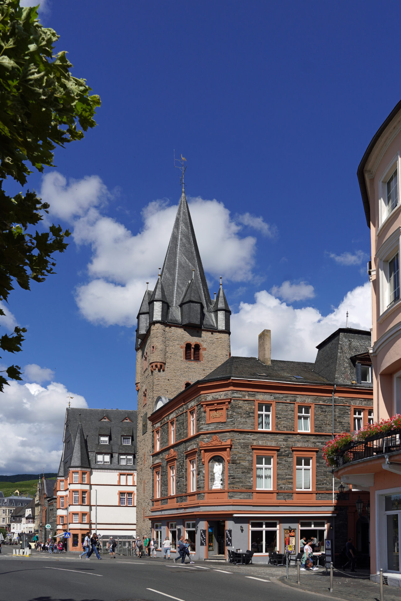 Das wunderschöne Bernkastel-Kues an der Mosel in Rheinland-Pfalz