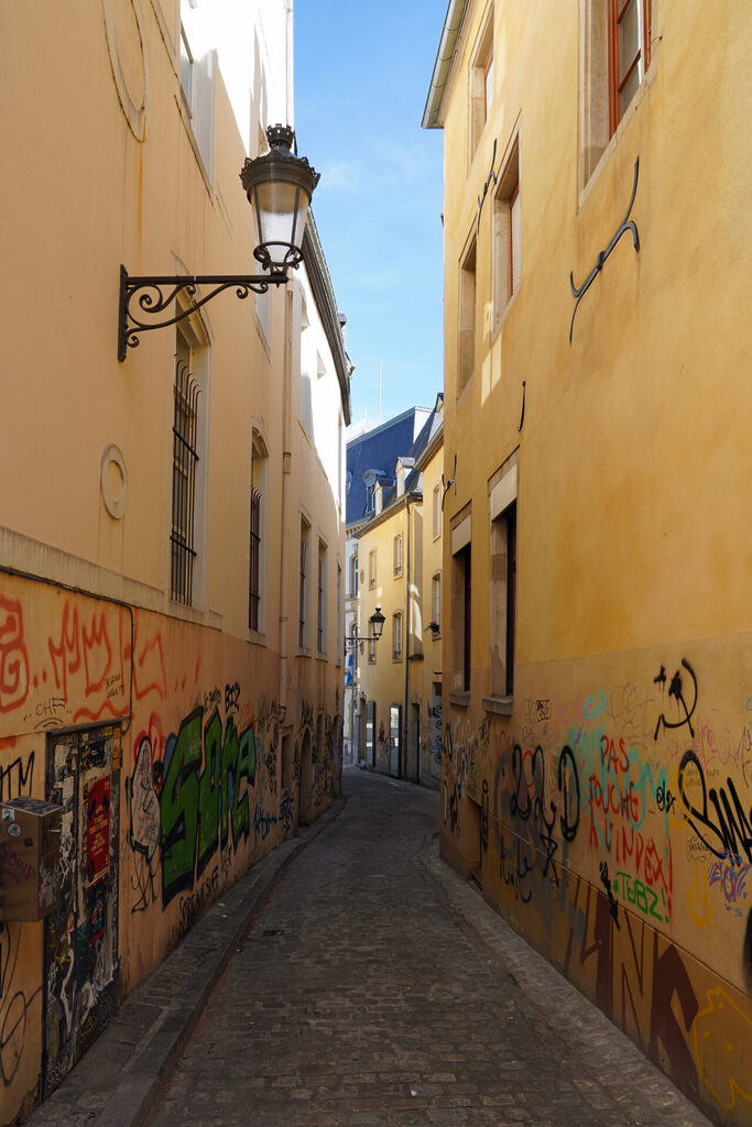 Die Altstadt von Luxemburg mit vielen tollen Läden, Altbauten und engen Gassen