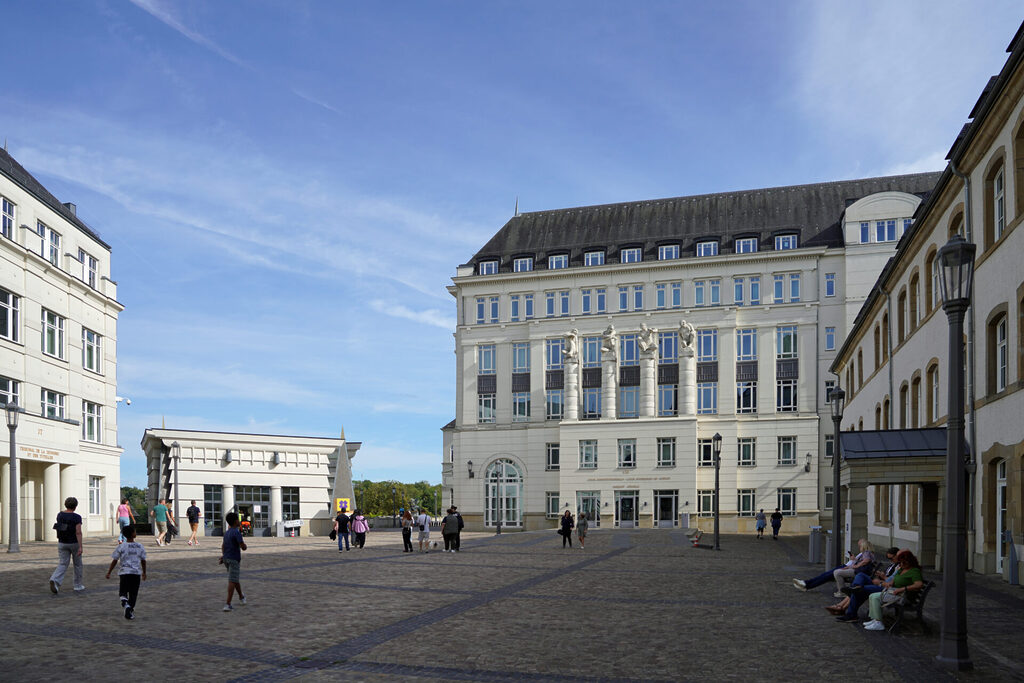 Mit derm Aufzug kann man in Luxemburg (Stadt) vom Plateau du St. Esprit in den Stadtteil Grund fahren