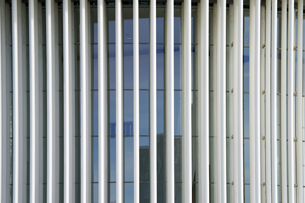 Das moderne Luxemburg auf dem Plateau Kirchberg zeigt beeindruckende und faszinierende Architektur