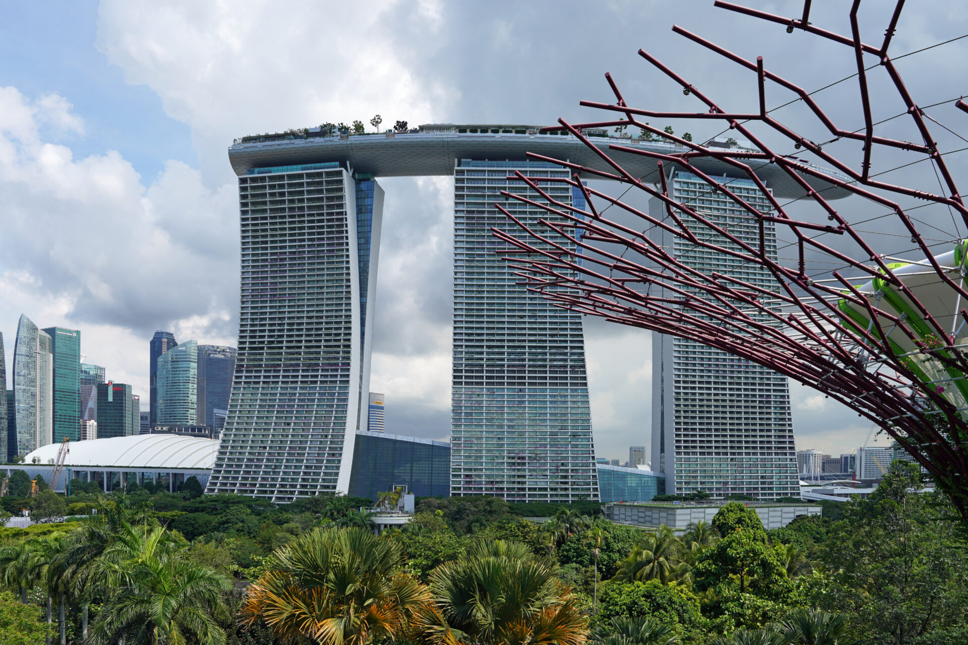 Die kontrastreichen Gardens by the Bay liefern in Singapur eine tolle Mischung aus Natur, Technik und Architektur.