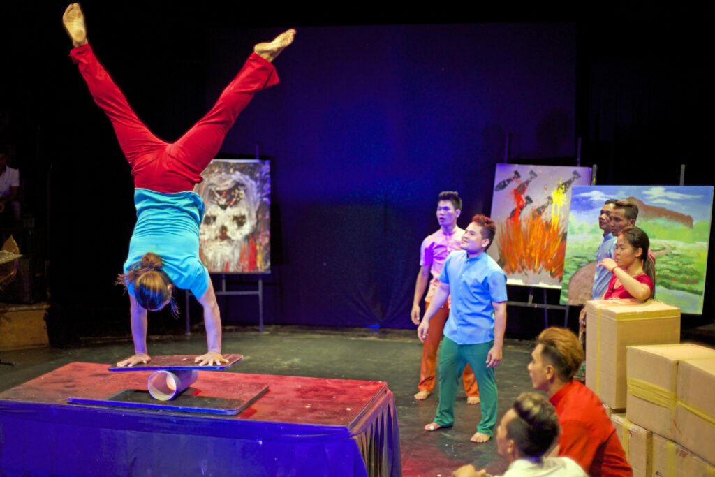 Phare, the Cambodian Circus, ist ein Zirkus ohne Tiere mit viel Kunst, Malerei und Artistik in Siem Reap in Kambodscha und unbedingt einen Besuch wert.