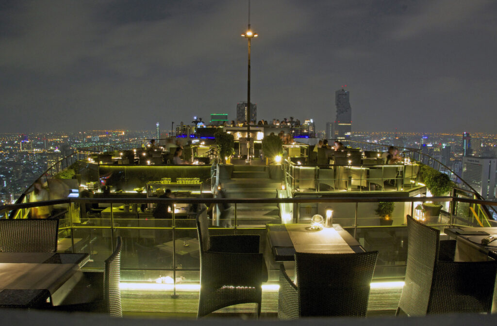 Die Moon Bar ist auf dem Dach des Banyan Tree Hotels ist ebenfalls eine Rooftop Bar in Bangkok in Thailand