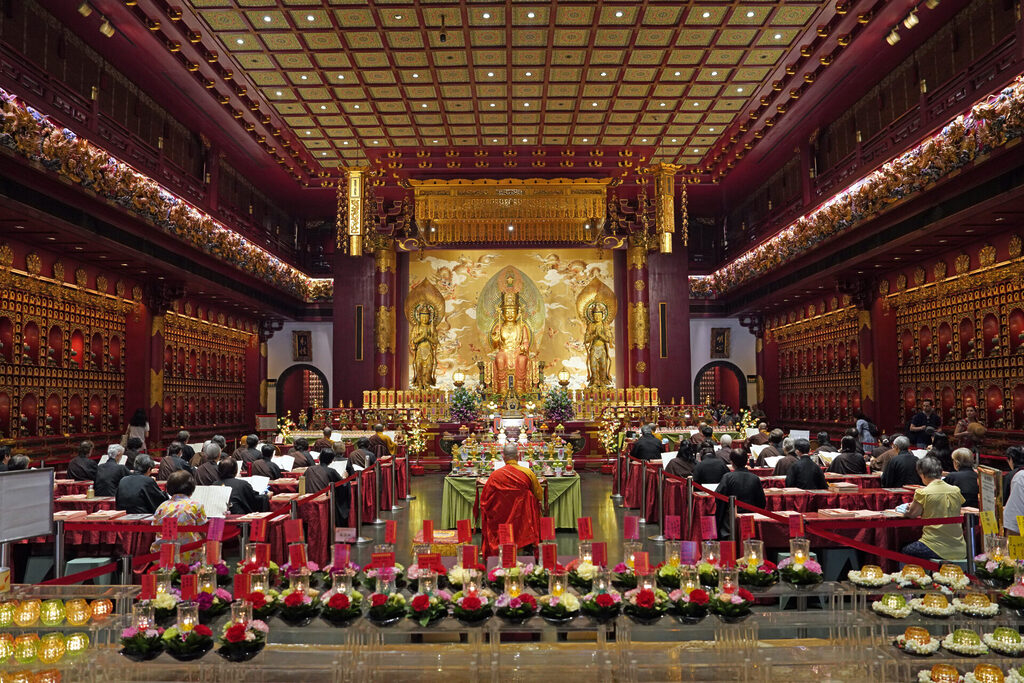 Der Buddha Tooth Relic Temple in Chinatown in Singapur ist ein sehr spiritueller Ort