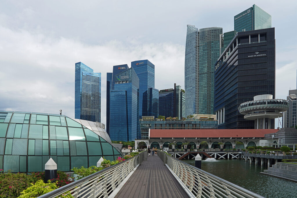 Hochhäuser bei der Marina Bay in Singapur