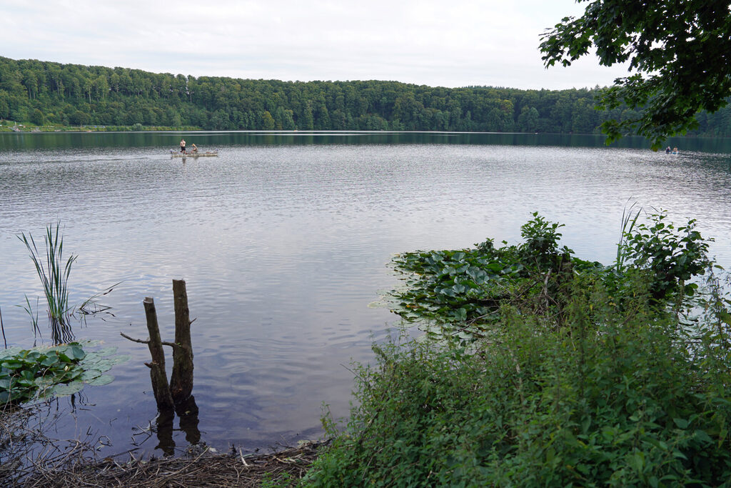 Das Pulvermaar bei Daun in der Vulkaneifel, fotografiert von Ralph Dresel