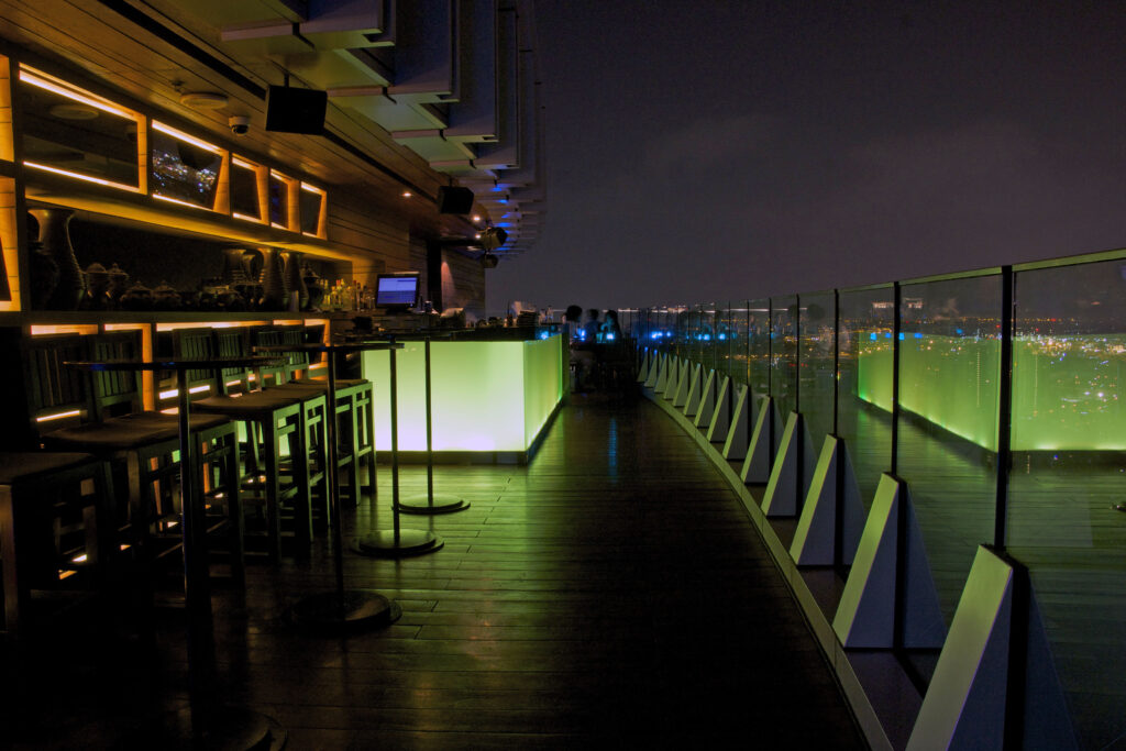 Die Oktave Rooftop Bar ist Teil des Marriott Hotels Sukhumvit Hotels in Bangkok in Thailand