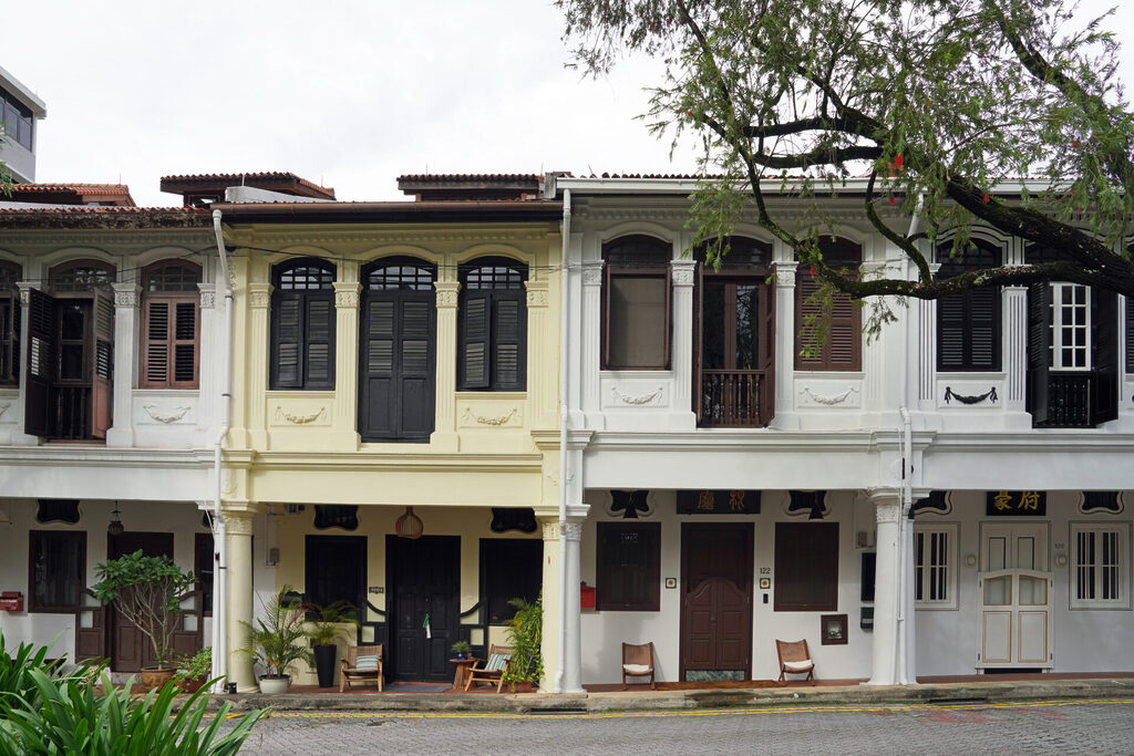 Die charmante Emerald Hill Road in Singapur ist eine Seitenstraße der berühmten Einkaufsstraße Orchard Road