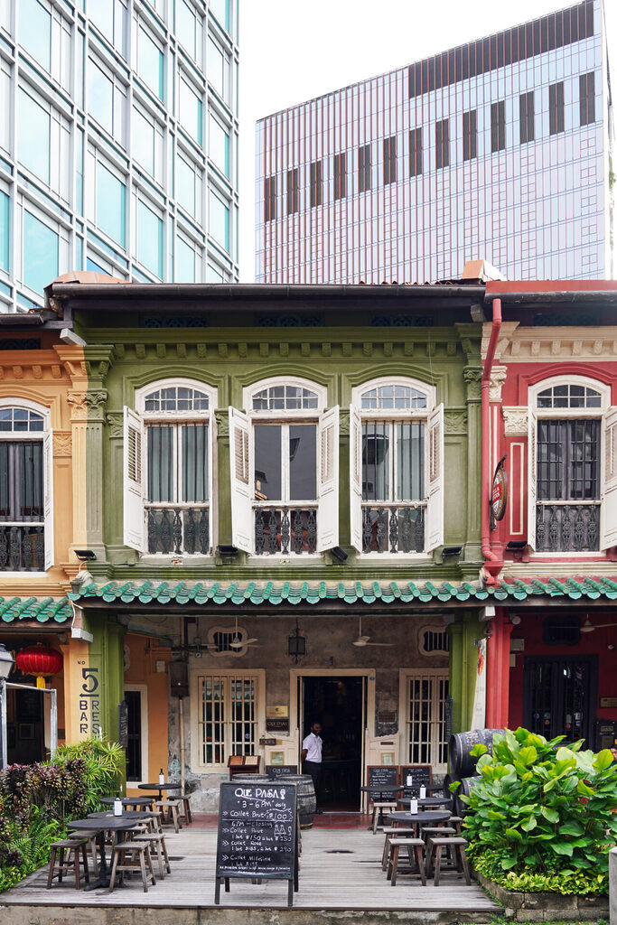 Die charmante Emerald Hill Road in Singapur ist eine Seitenstraße der berühmten Einkaufsstraße Orchard Road