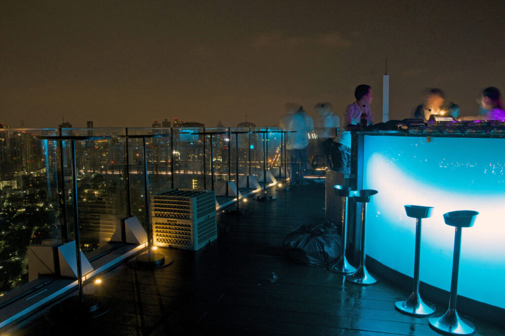 Die Oktave Rooftop Bar ist Teil des Marriott Hotels Sukhumvit Hotels in Bangkok in Thailand
