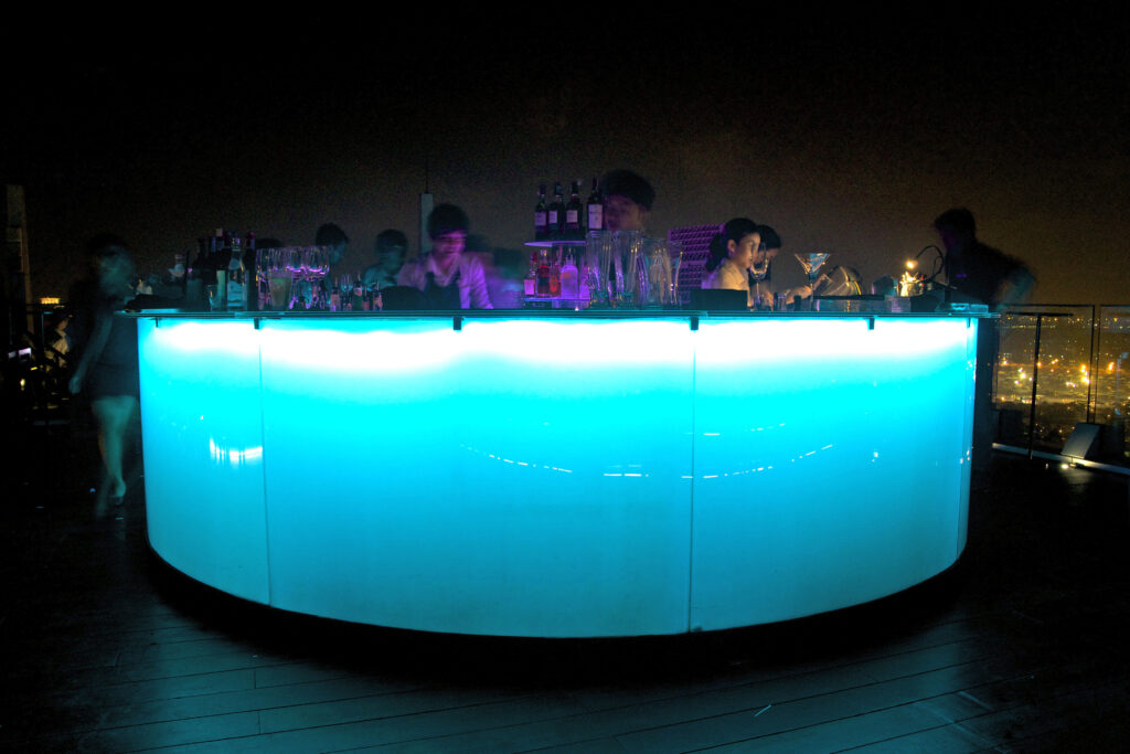 Die Oktave Rooftop Bar ist Teil des Marriott Hotels Sukhumvit Hotels in Bangkok in Thailand