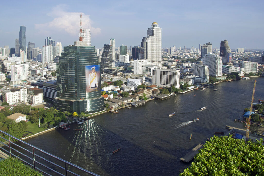 Das Three Sixty ist eine Rooftop Bar auf dem Millennium Hotel in Bangkok und bietet tolle Aussichten