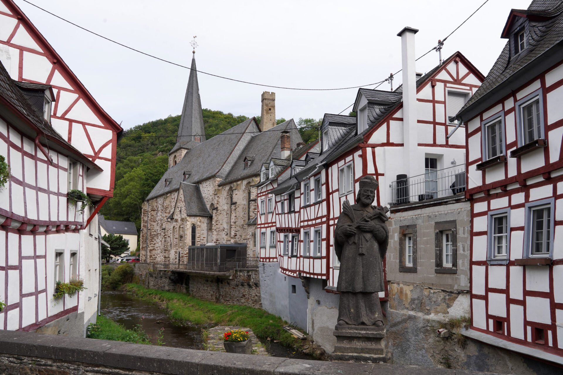 Monreal ist eine historische Stadt in der Eifel mit viel Fachwerk, fotografiert von Ralph Dresel