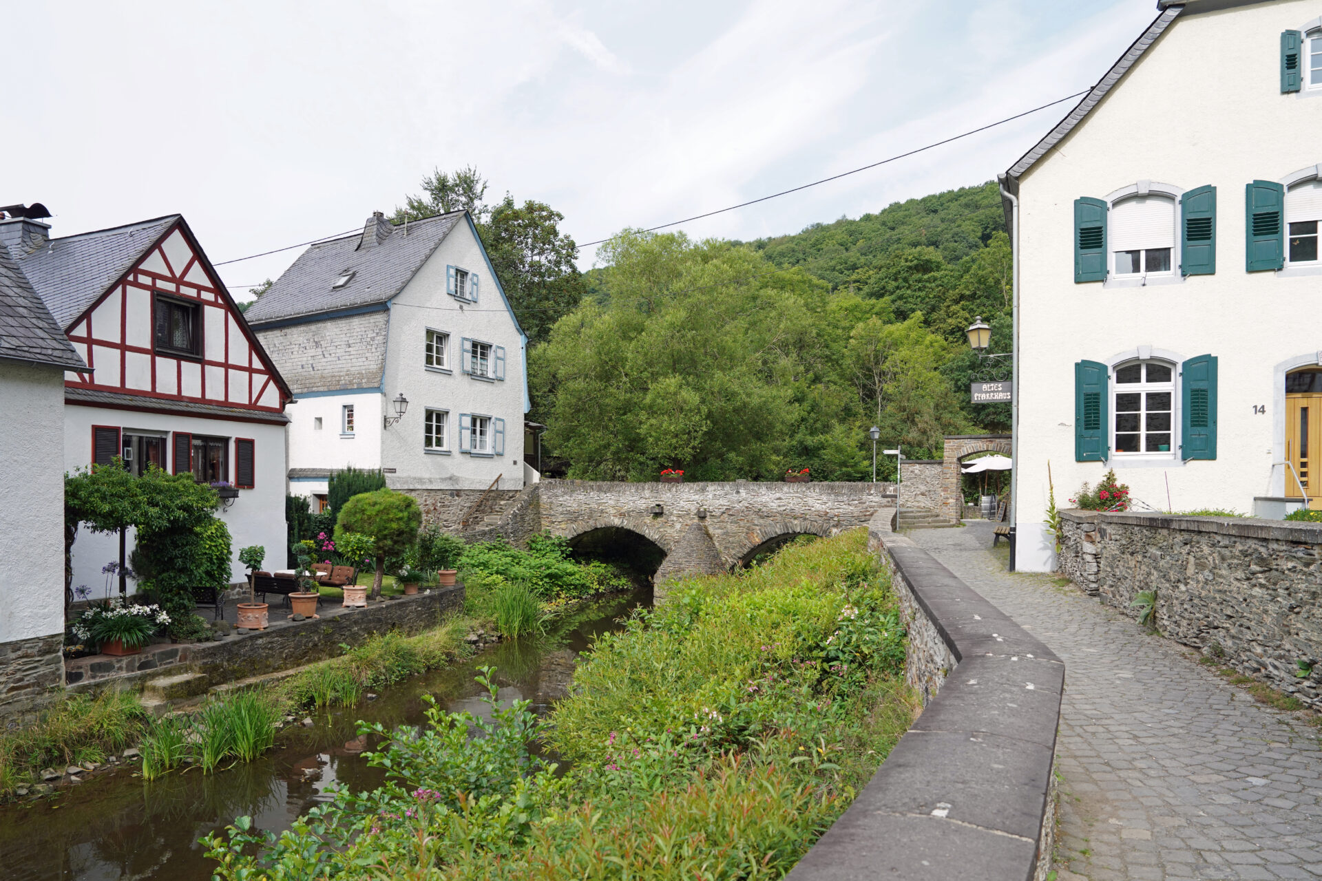 Monreal ist eine historische Stadt in der Eifel mit viel Fachwerk, fotografiert von Ralph Dresel