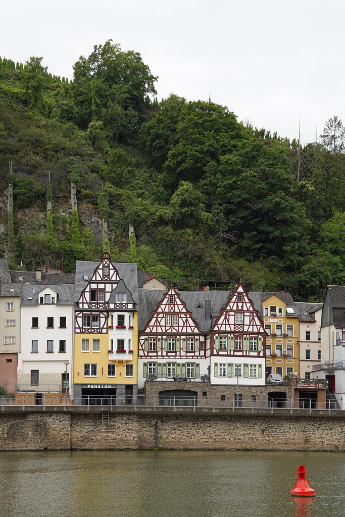 Die Altstadt und Uferpromenade von Cochem an der Mosel
