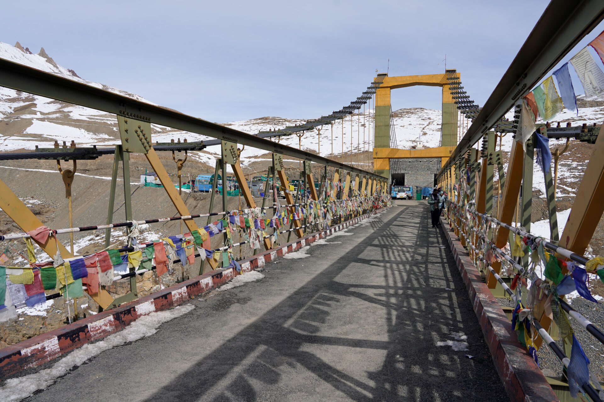 Die Chicham Brücke im Spiti Tal im indischen Himalaya verbindet die Orte Kibber und Chicham