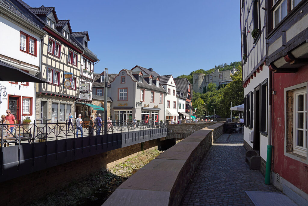 Bad Münstereifel ist eine historische Stadt in der Fachwerk dominiert, fotografiert von Ralph Dresel