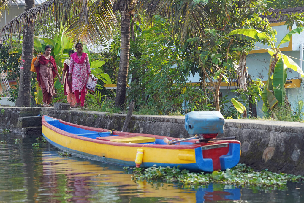 Begegnungen in den Backwaters in Kerala in Indien