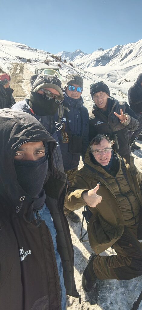 Das Team von Nature's Child, bestehend aus Paul, Lozy, Lobsang, Tashi, sowie ich, Ralph Dresel, im Spiti Valley in Kibber in Nord-Indien auf Schneeleoparden-Expedition