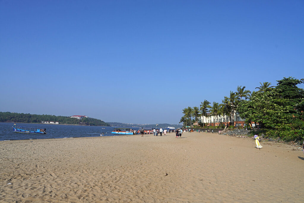 Der Strand von Panjim wird an Silvester zur Partymeile von Goas Hauptstadt