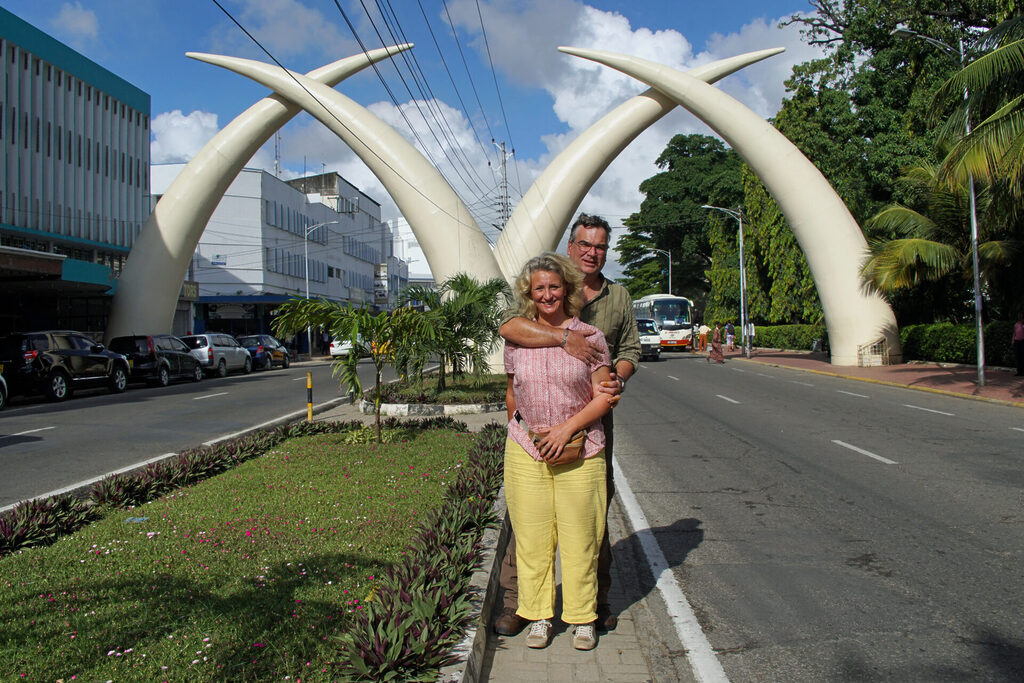 Über uns, vonhierundunterwegs, zeigt Ralph und Dagmar in Mombasa