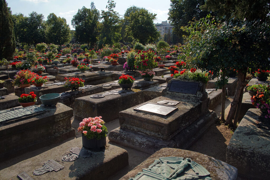 Der Johannisfriedhof mit dem Grab von Albrecht Dürer ist in Nürnberg ist ein bunter und blumiger Geheimtipp.