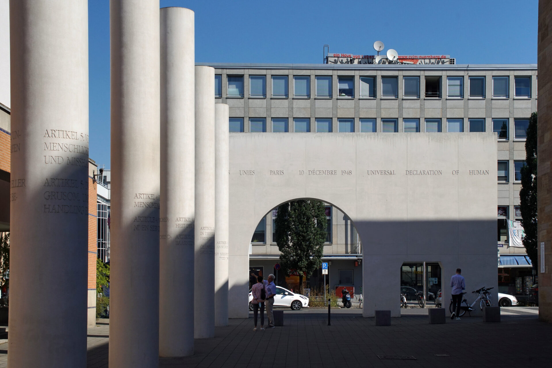 Die Straße der Menschenrechte im Zentrum von Nürnberg, direkt am Germanischen Nationalmuseum.