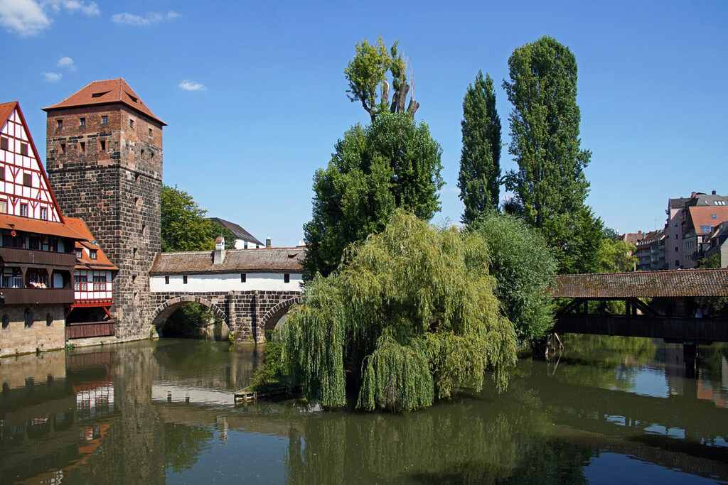 Der Henkersteg über die Pegnitz am Trödelmarkt in Nürnbergs Altstadt.