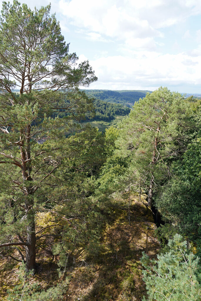 Die Aussichtsplattform Teufelsinsel in Berdorf im M&uuml;llerthal bietet eine faszinierende Fernsicht