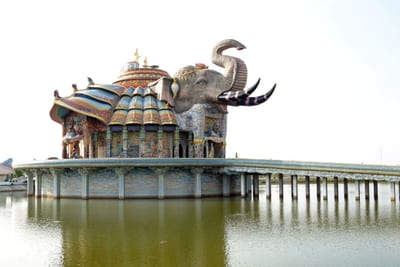 Der Elefantentempel in Dan Khun Thot in Thailand