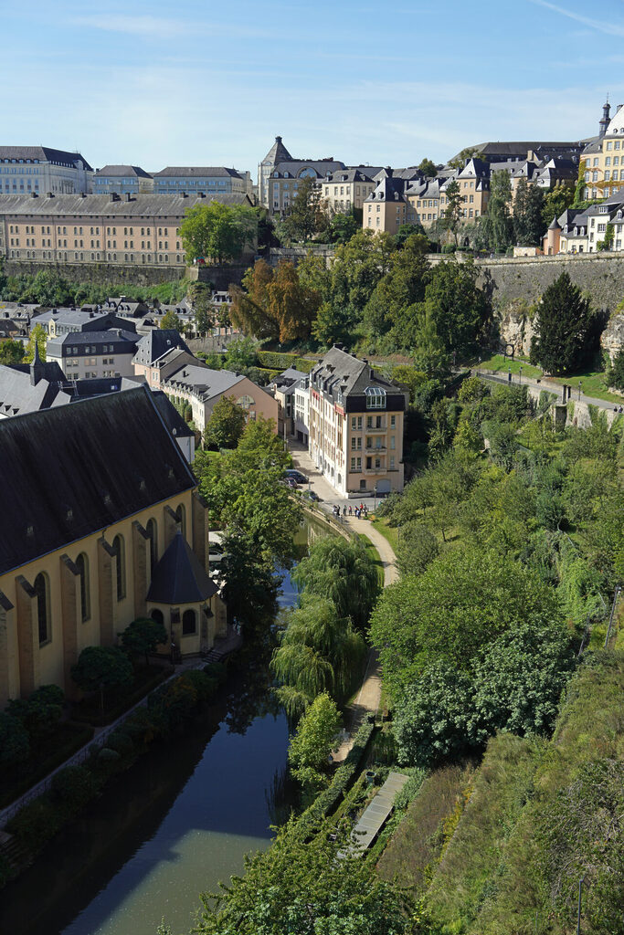Eine spektakul&auml;re Aussicht in Luxemburg hat man von der Corniche auf den Stadtteil Grund