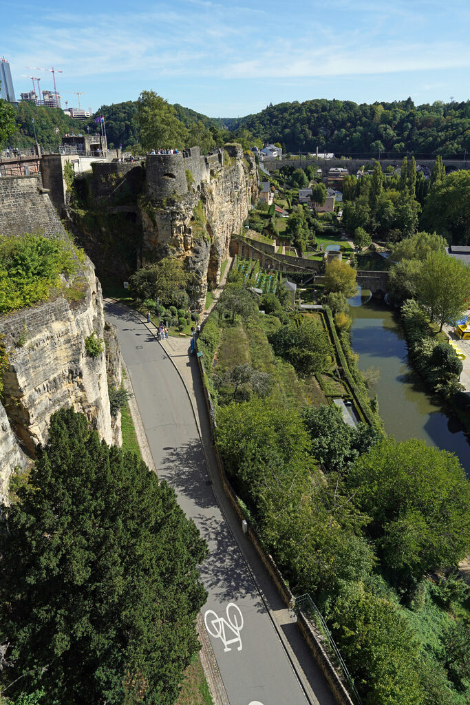 Eine spektakul&auml;re Aussicht in Luxemburg hat man von der Corniche auf den Stadtteil Grund