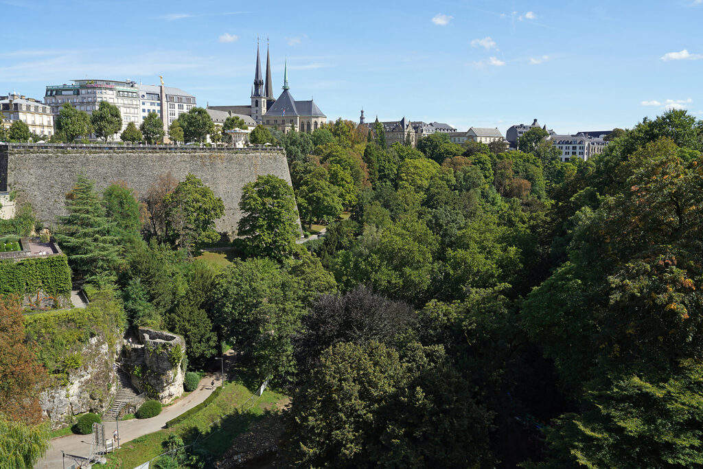 Die Adolphe-Br&uuml;cke &uuml;berspannt in Luxemburg (Stadt) das Petruss-Tal