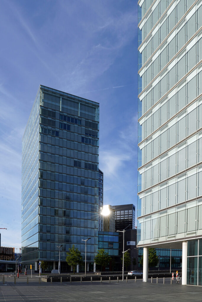 Das moderne Luxemburg auf dem Plateau Kirchberg zeigt beeindruckende und faszinierende Architektur