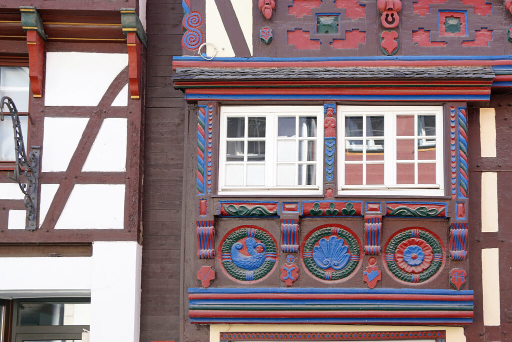 Bad M&uuml;nstereifel hat kunstvoll verzierte Fassaden und Fachwerk