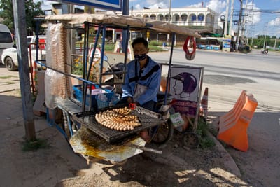 Ein mobiles Restaurant in Huai Bong im Isaan in Thailand
