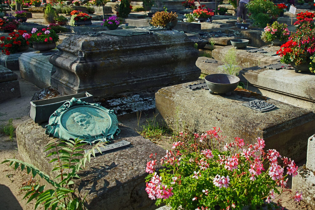 Der Johannisfriedhof in N&uuml;rnberg ist ein bunter und blumiger Geheimtipp.